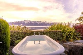 Bespoke Stay & Lake Views!